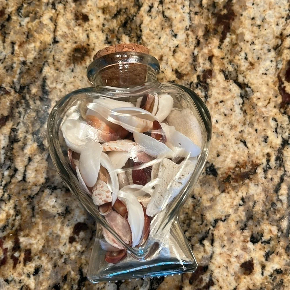 🐚 Decorative Sea Shells and Sand Art in Adorable Glass Heart with Cork Lid - Picture 7 of 10